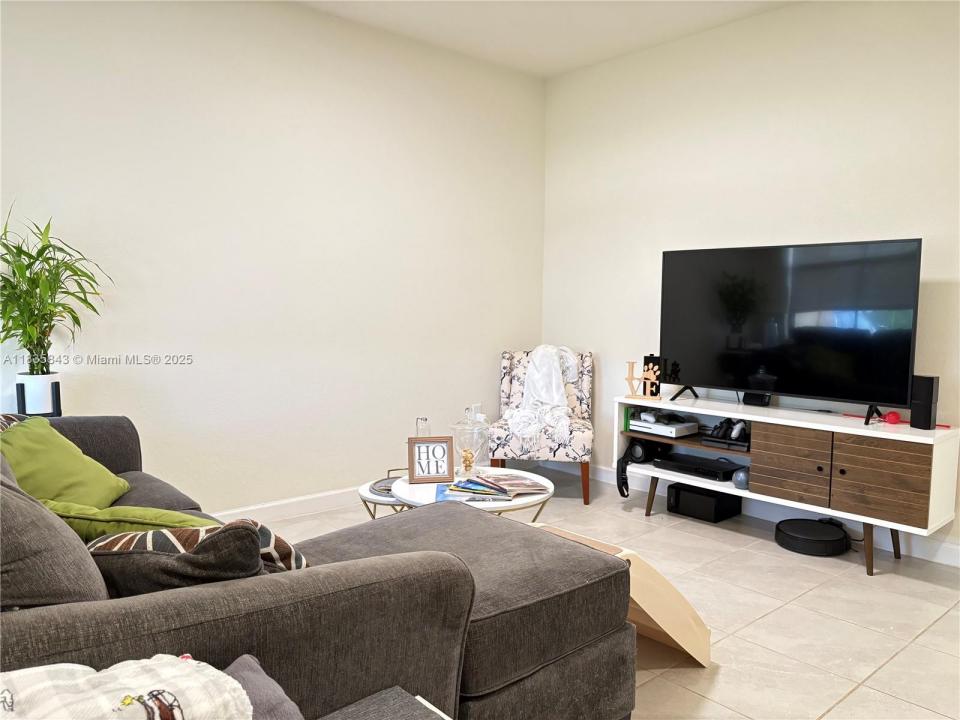 3482 W 114th Ter, Hialeah, Florida 33018, Stati Uniti