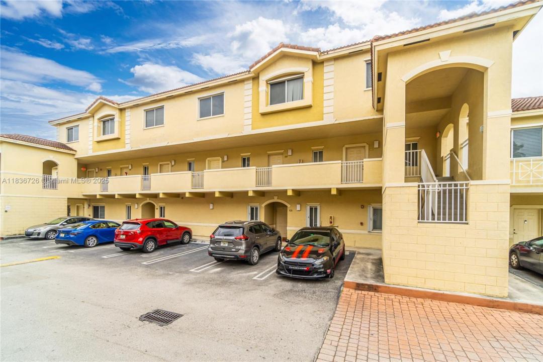 7989 NW 8th St 110, Miami, Florida 33126, Estados Unidos