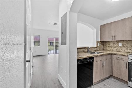 7989 NW 8th St 110, Miami, Florida 33126, USA