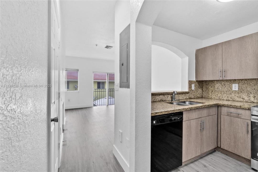 7989 NW 8th St 110, Miami, Florida 33126, Estados Unidos