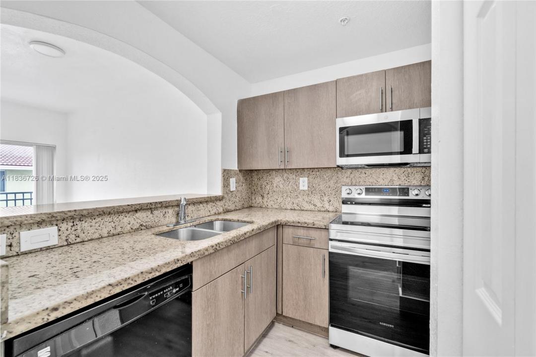 7989 NW 8th St 110, Miami, Florida 33126, Estados Unidos