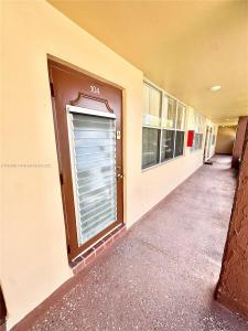 9021 Sunrise Lakes Blvd 104, Sunrise, Florida 33322, USA
