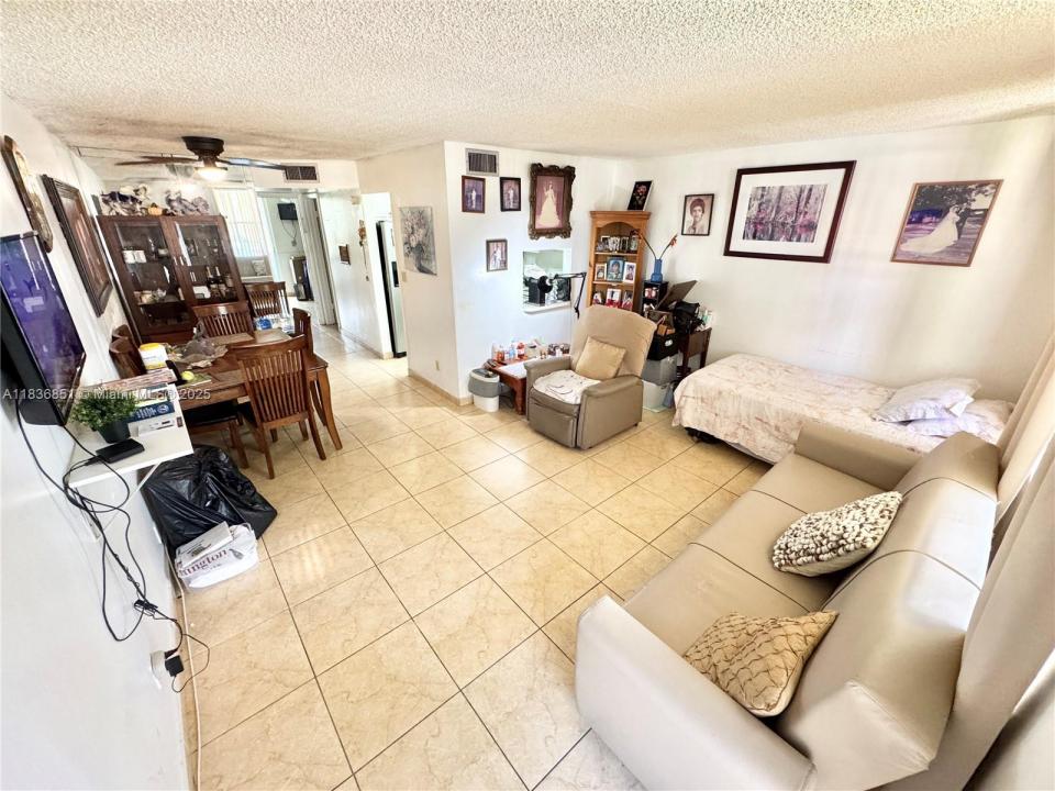9021 Sunrise Lakes Blvd 104, Sunrise, Florida 33322