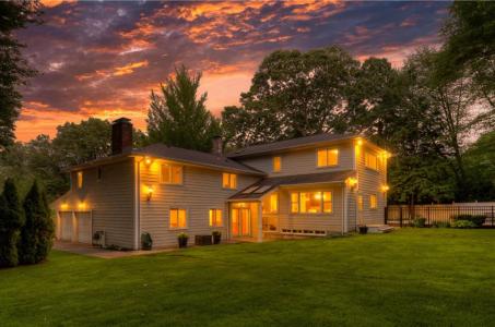 23 Pine Top Road, Barrington, RI 02806, USA