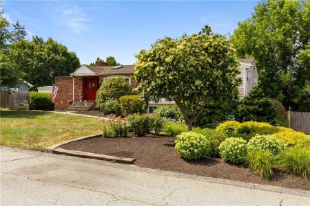 15 Freedom Drive, Cranston, RI 02920, USA