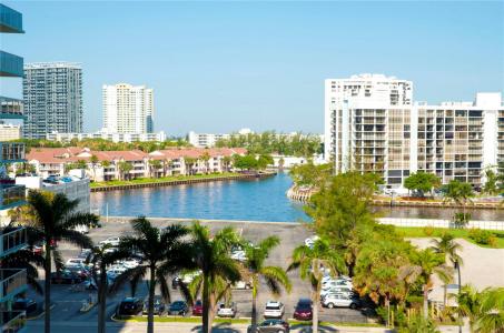 3725 S Ocean Dr 717, Hollywood, Florida 33019, USA
