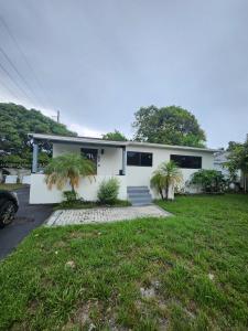 817 NW 17th St, Fort Lauderdale, Florida 33311, USA