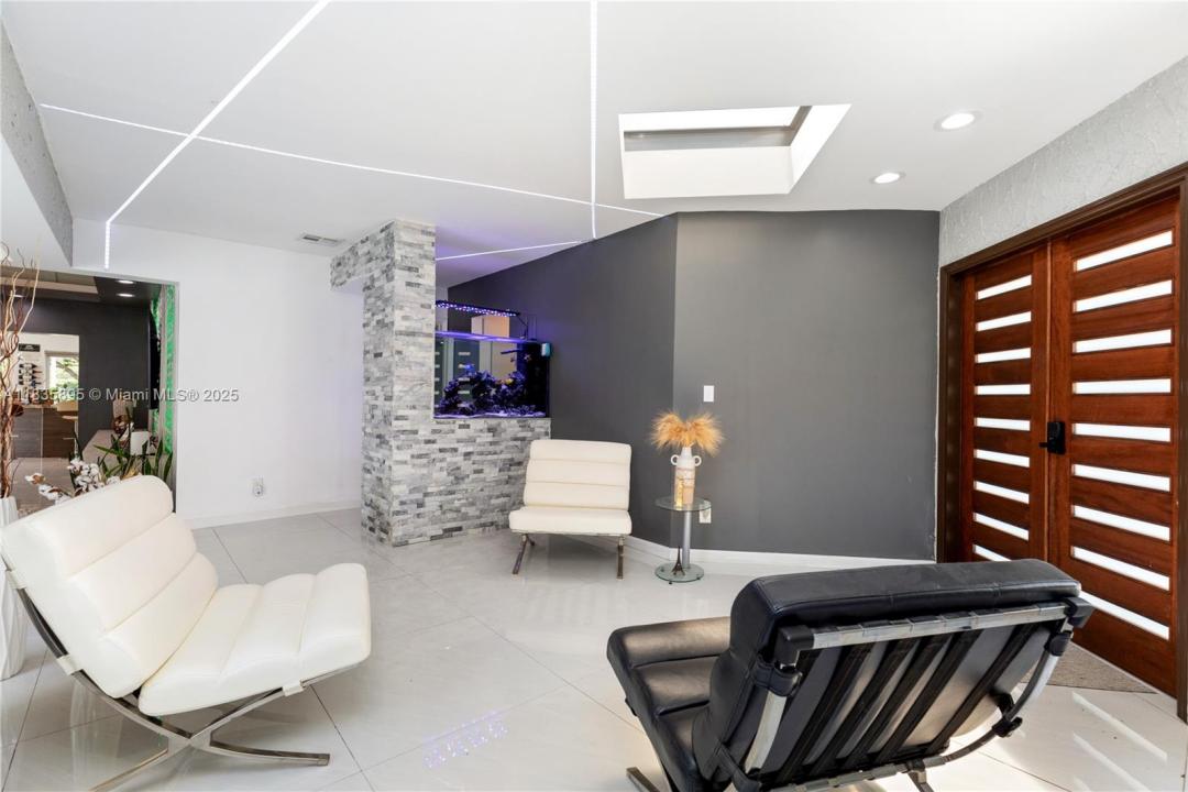 5712 White Hickory Cir, Tamarac, Florida 33319