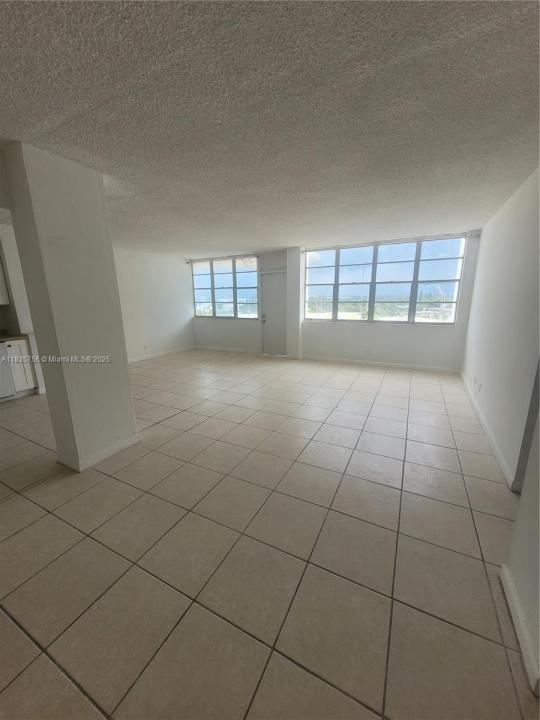 2025 NE 164th St 903, North Miami Beach, Floride 33162, États-Unis