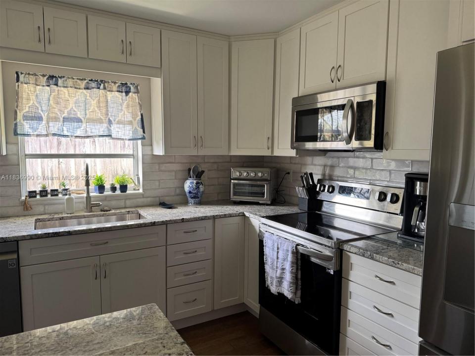 4621 NE 2nd Ave, Oakland Park, Florida 33334, Stati Uniti