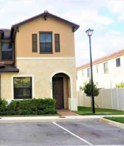 10498 W 33rd Way, Hialeah, Florida 33018, USA