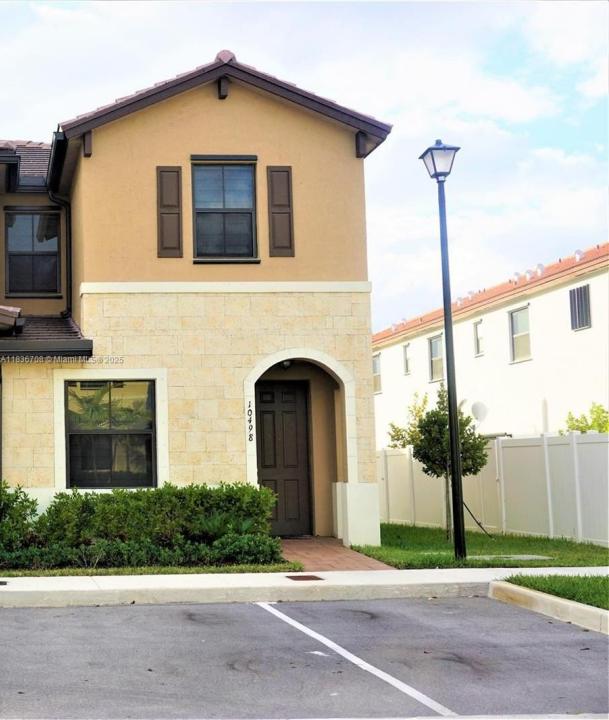 10498 W 33rd Way, Hialeah, Флорида 33018, Соединенные Штаты