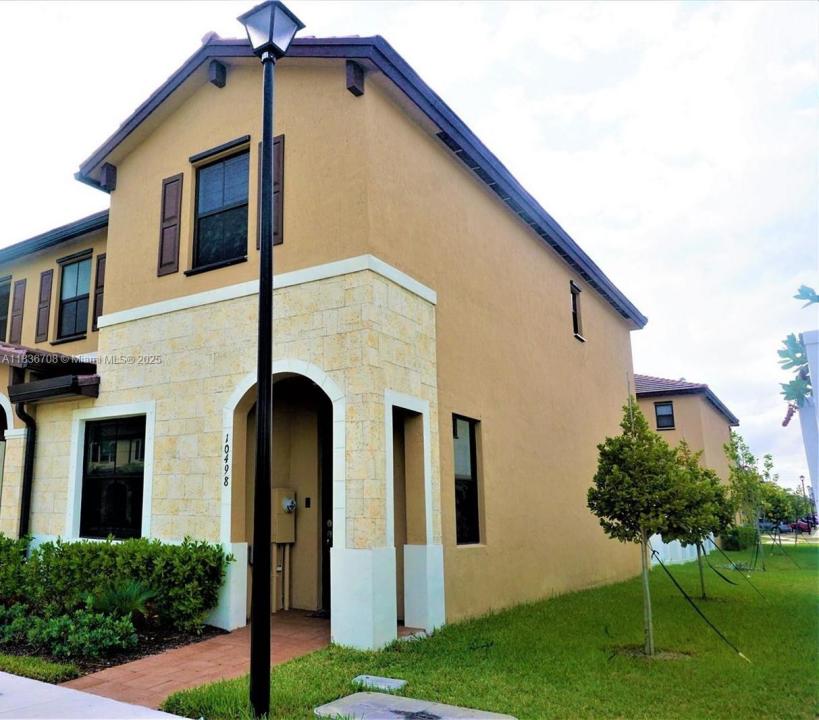 10498 W 33rd Way, Hialeah, Флорида 33018, Соединенные Штаты