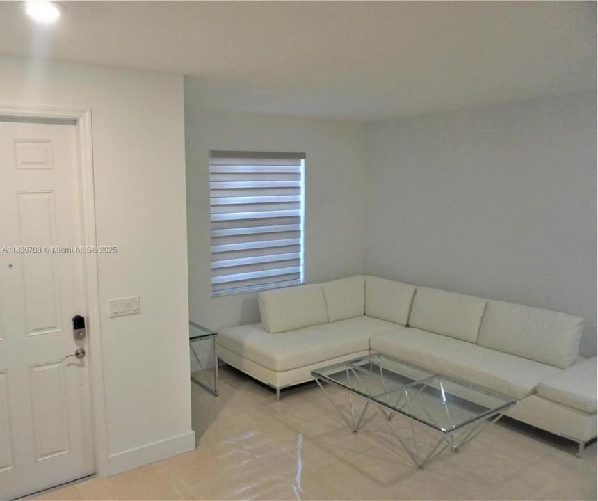 10498 W 33rd Way, Hialeah, Флорида 33018, Соединенные Штаты