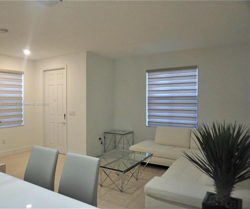10498 W 33rd Way, Hialeah, Флорида 33018, Соединенные Штаты