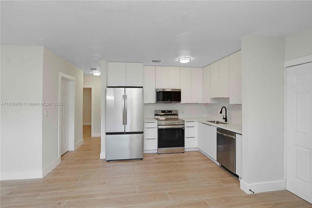 990 NE 159th St, North Miami Beach, Floryda 33162, USA