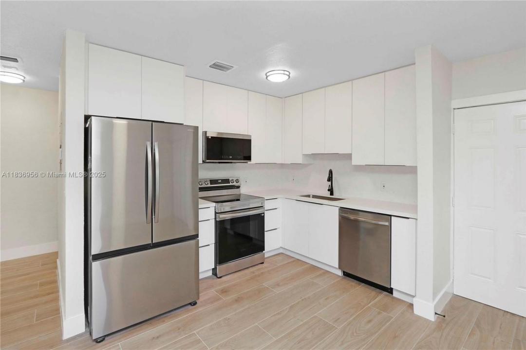 990 NE 159th St, North Miami Beach, Floryda 33162, USA
