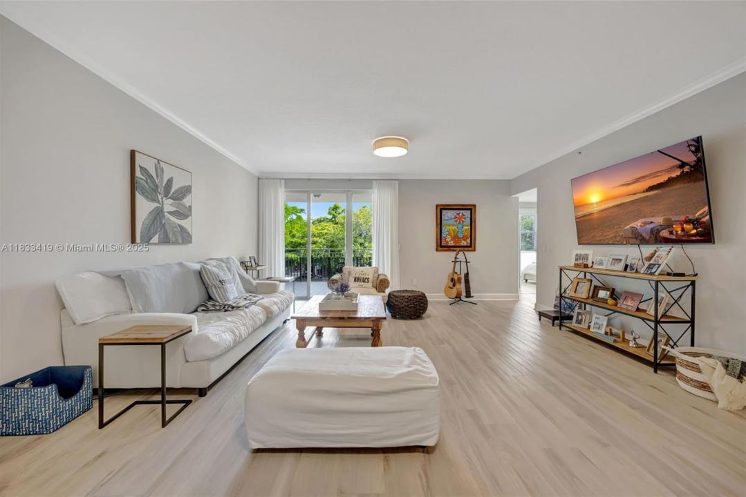 7588 SW 102nd St 203, Pinecrest, Florida 33156