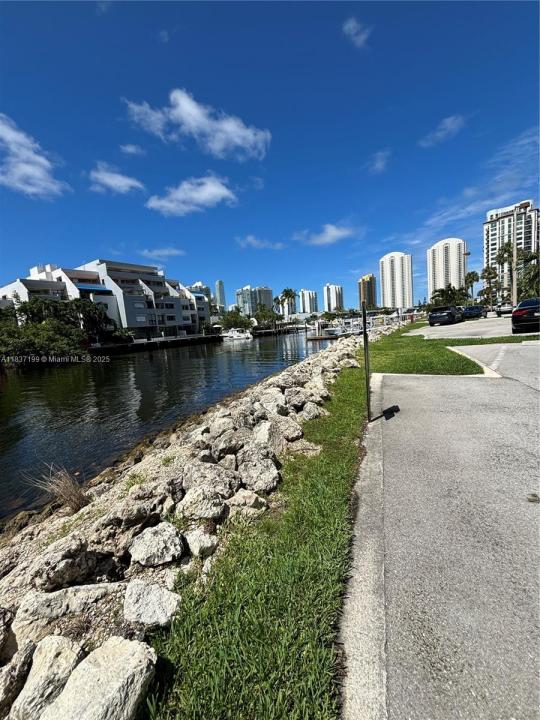 400 Kings Point Dr 309, Sunny Isles Beach, フロリダ 33160, アメリカ合衆国