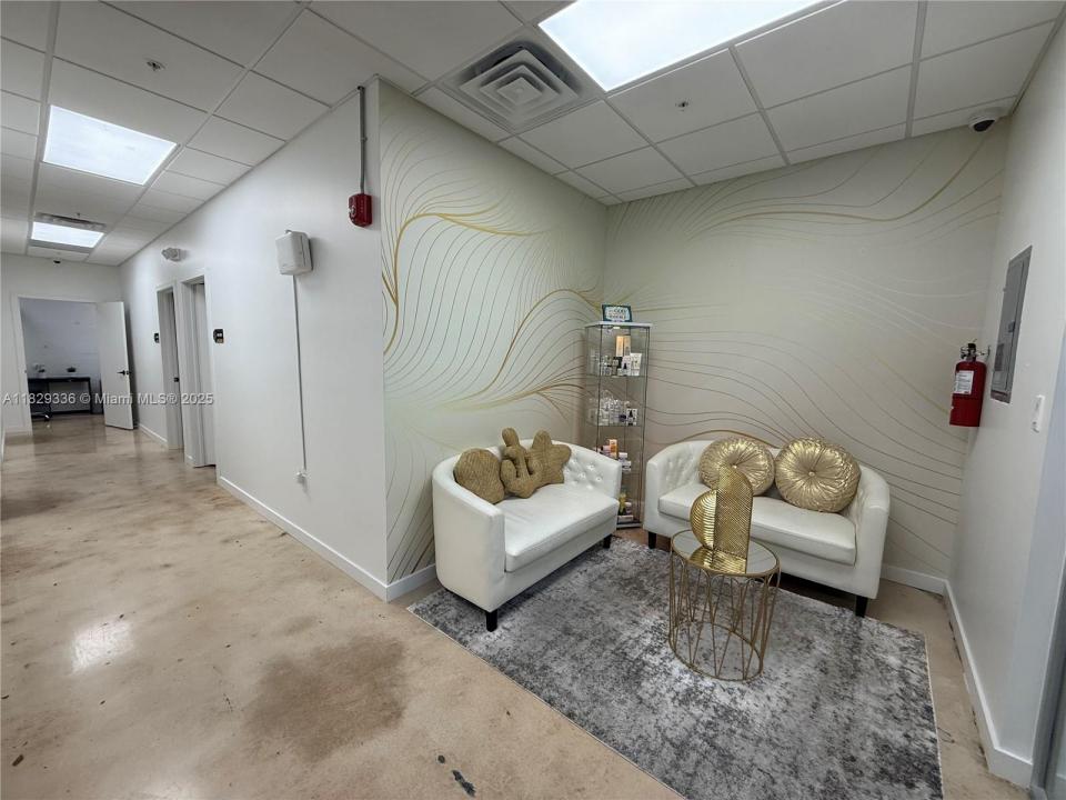 7445 W 4th Ave Unit #110, Hialeah, 佛罗里达州 33014, 美国