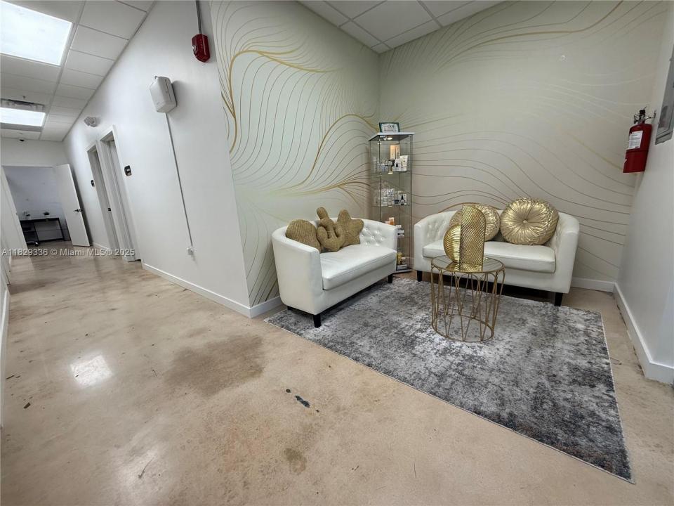 7445 W 4th Ave Unit #110, Hialeah, 佛罗里达州 33014, 美国