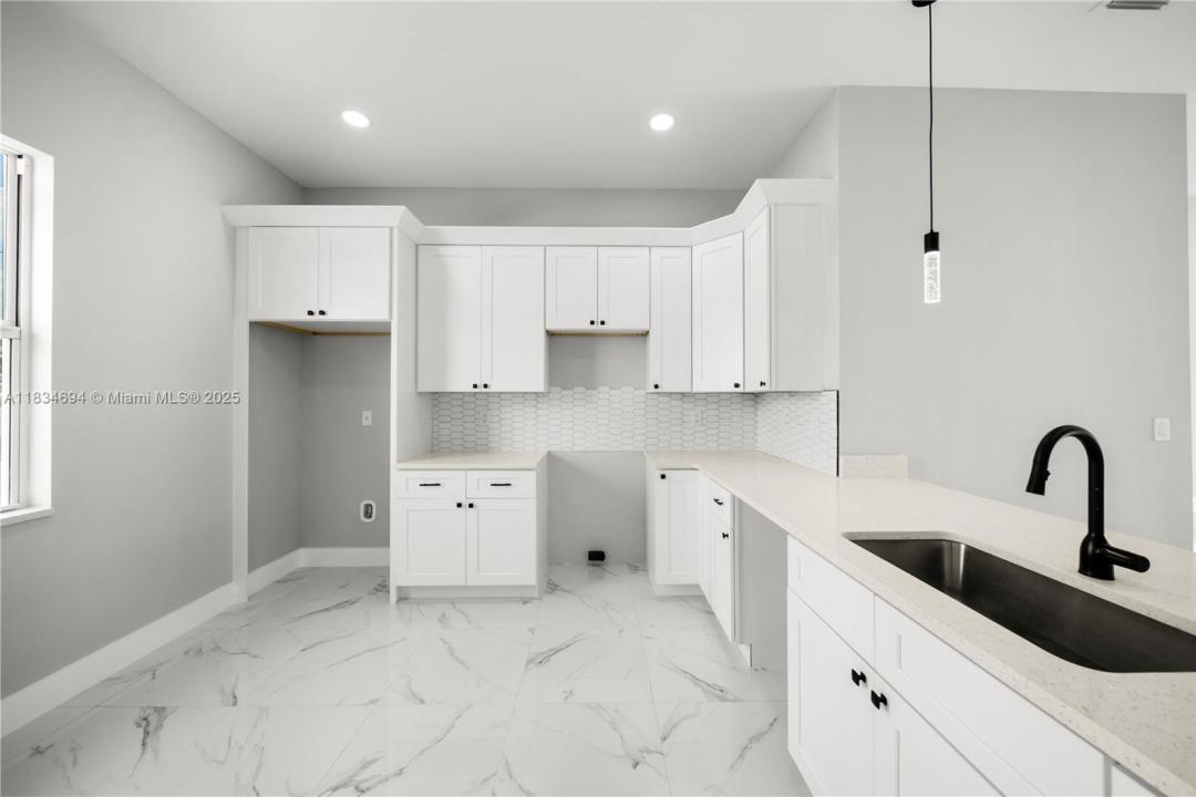 718 Drury Ave, Lehigh Acres, Florida 33974