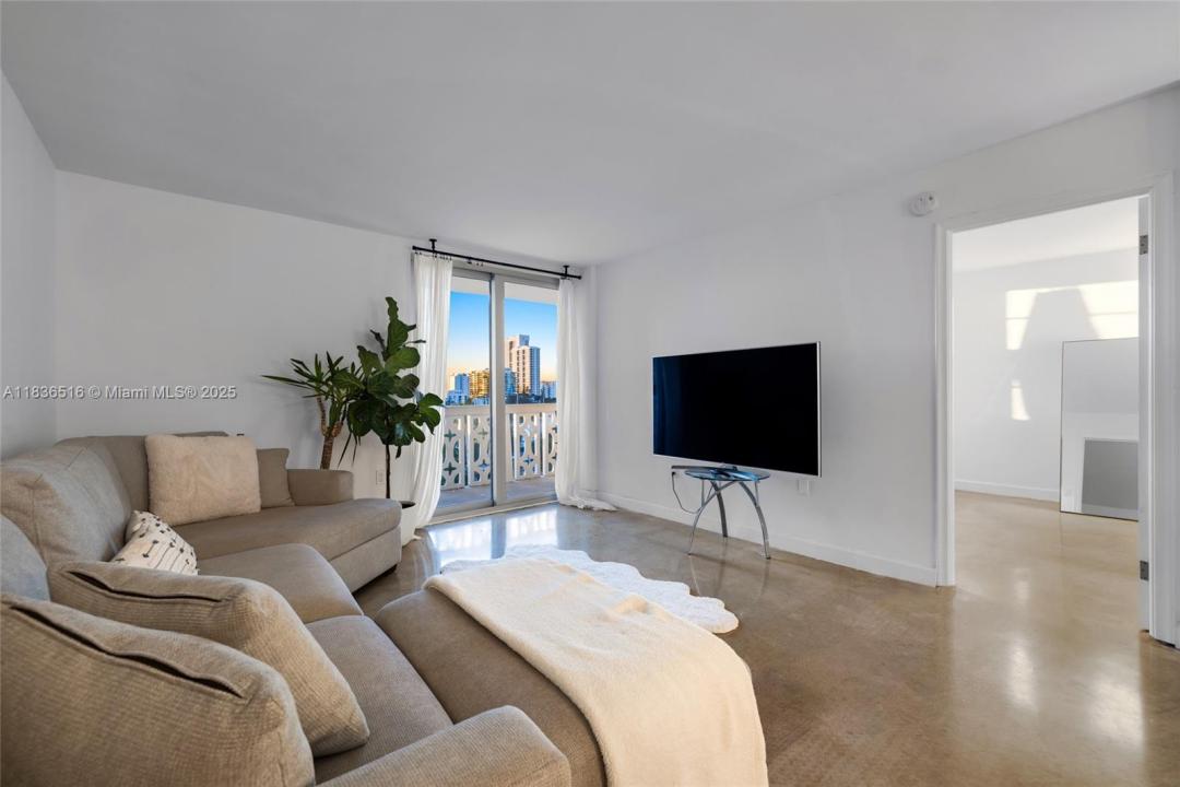 1020 Meridian Ave 816, Miami Beach, Florida 33139