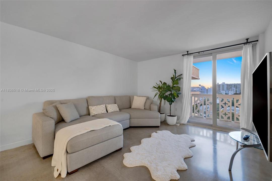 1020 Meridian Ave 816, Miami Beach, Florida 33139