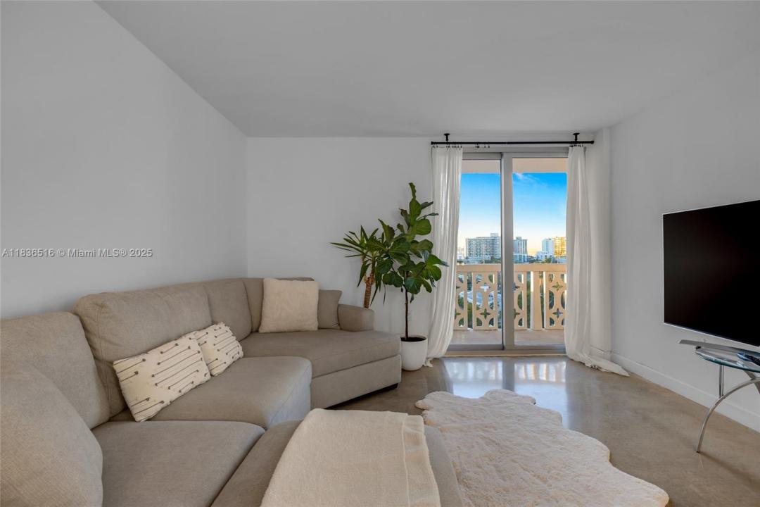1020 Meridian Ave 816, Miami Beach, Florida 33139