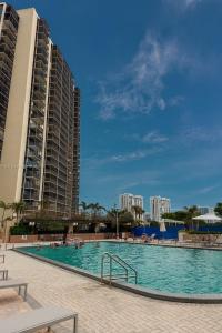 20379 W Country Club Dr 2333, Aventura, Florida 33180, USA