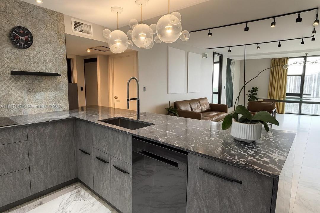20379 W Country Club Dr 2333, Aventura, 佛羅里達州 33180, 美國