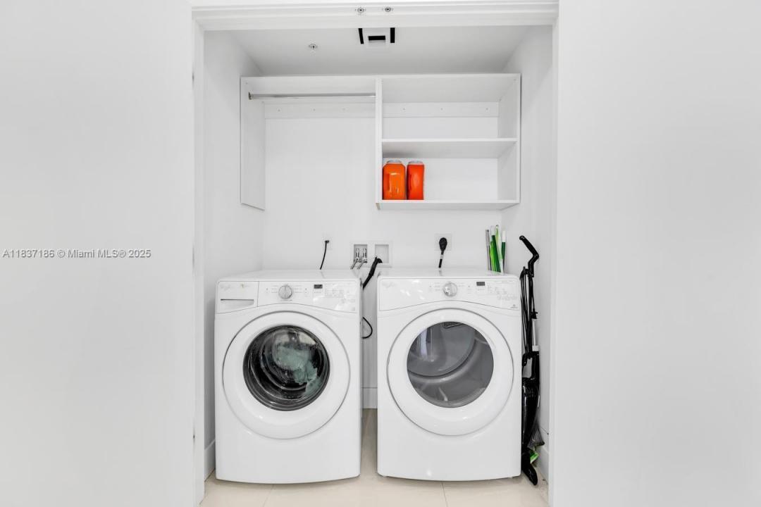 17111 Biscayne Blvd 909, North Miami Beach, פלורידה 33160, ארצות הברית של אמריקה 
