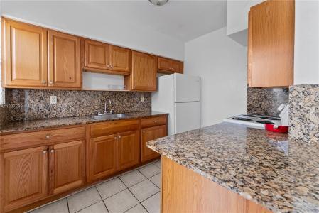 1165 Marseille Dr 33, Miami Beach, Florida 33141, USA