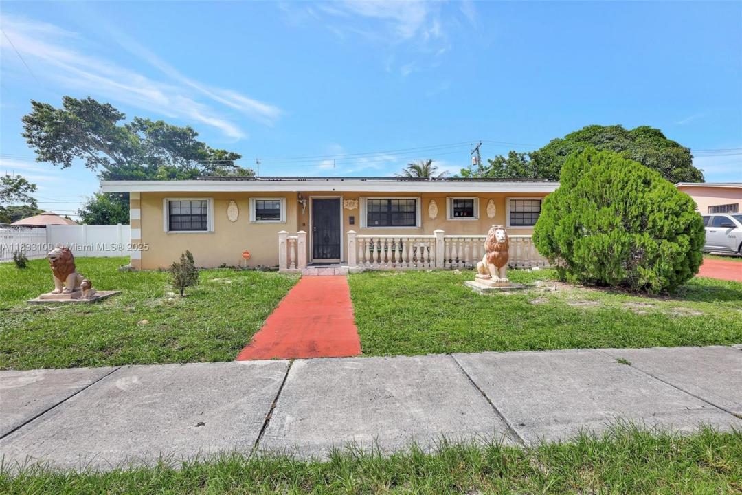 365 NW 198th St, Miami Gardens, פלורידה 33169, ארצות הברית של אמריקה