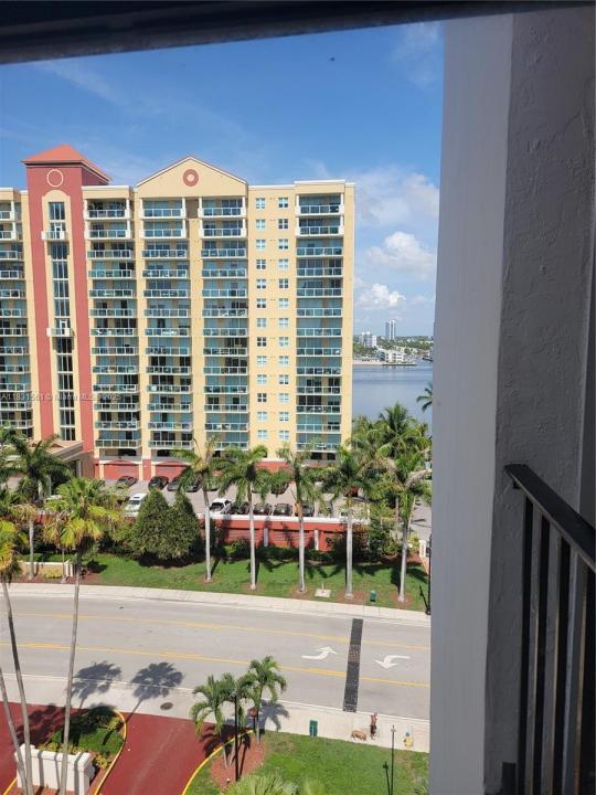 17021 N Bay Rd 1015, Sunny Isles Beach, Florida 33160, Amerika Birleşik Devletleri