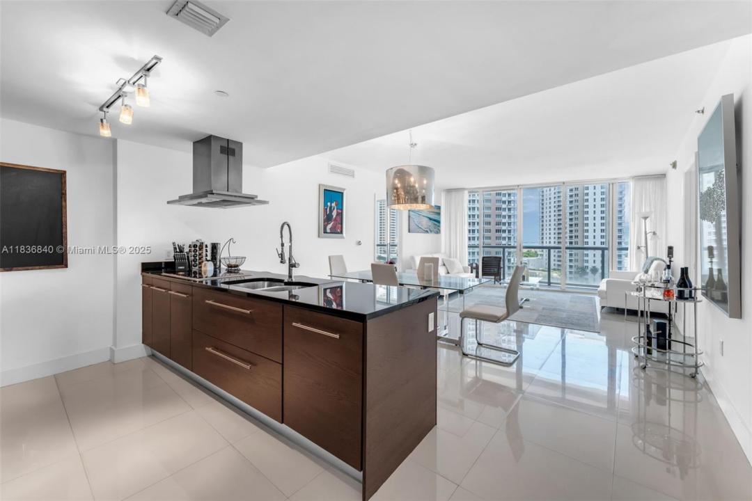 495 Brickell Ave BAY1007, Miami, フロリダ 33131, アメリカ合衆国