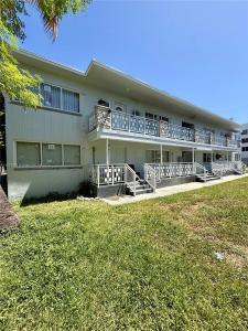 7600 Dickens Ave 3, Miami Beach, Florida 33141, USA