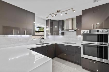 10932 NW 7th St 902, Miami, Florida 33172, USA