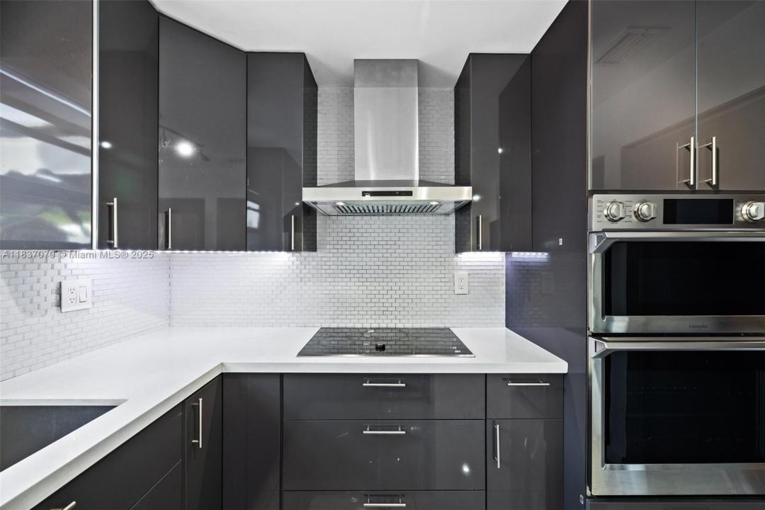 10932 NW 7th St 902, Miami, Florida 33172, USA