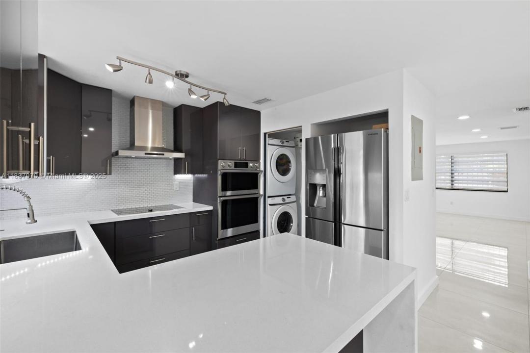10932 NW 7th St 902, Miami, Florida 33172, USA