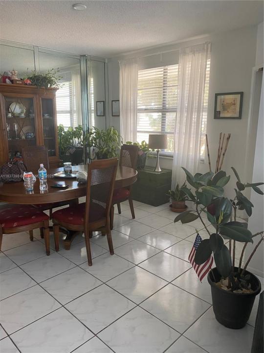 Hallandale Beach, Florida 33009, Stati Uniti