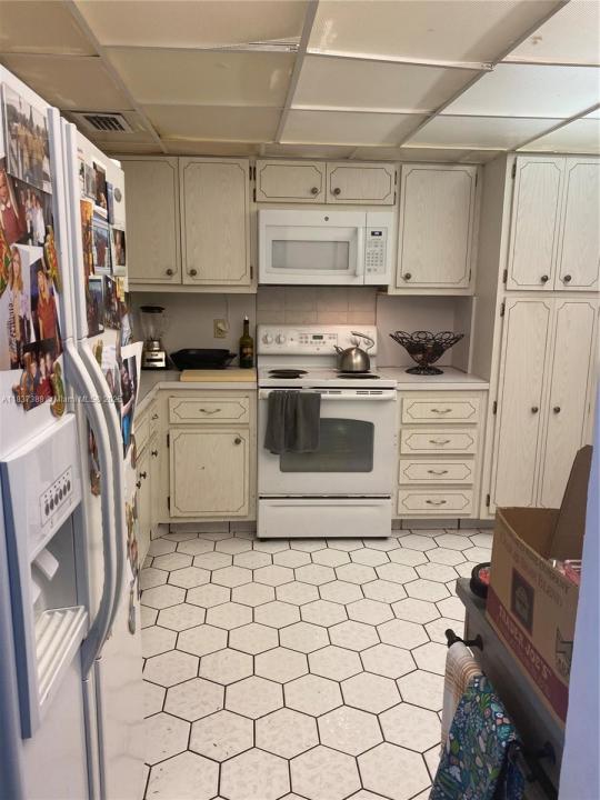 Hallandale Beach, Florida 33009, Stati Uniti