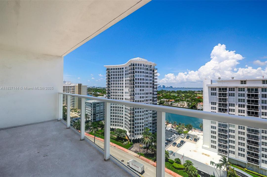 5701 Collins Ave 1611, Miami Beach, Floryda 33140, USA