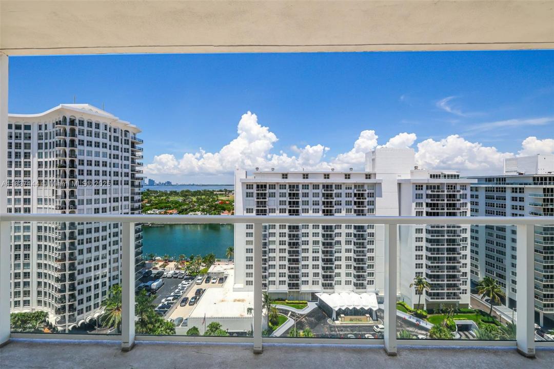 5701 Collins Ave 1611, Miami Beach, Floryda 33140, USA