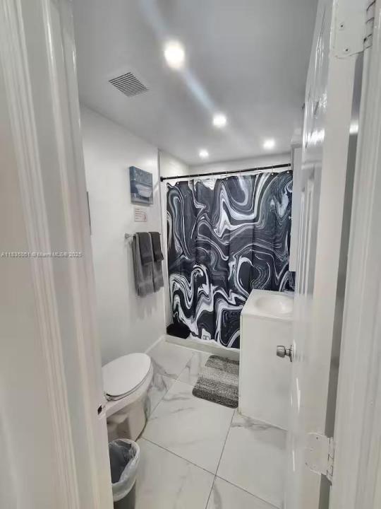 324 Van Buren St 1-4, Hollywood, Floride 33019, États-Unis