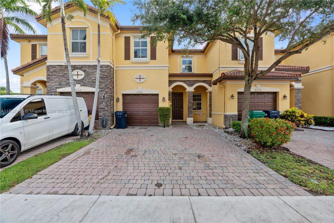 8618 NW 113th Ct ., Doral, Floryda 33178, USA