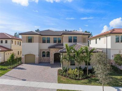 9065 W Parkland Bay, Parkland, Florida 33076, USA