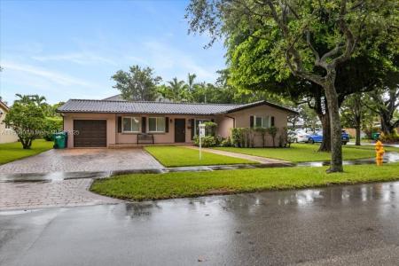 14181 Leaning Pine Dr, Miami Lakes, Florida 33014, USA