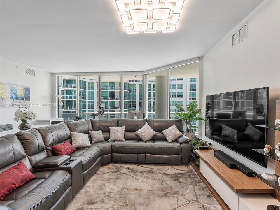 3131 NE 188th St 2-903, Aventura, פלורידה 33180, ארצות הברית של אמריקה