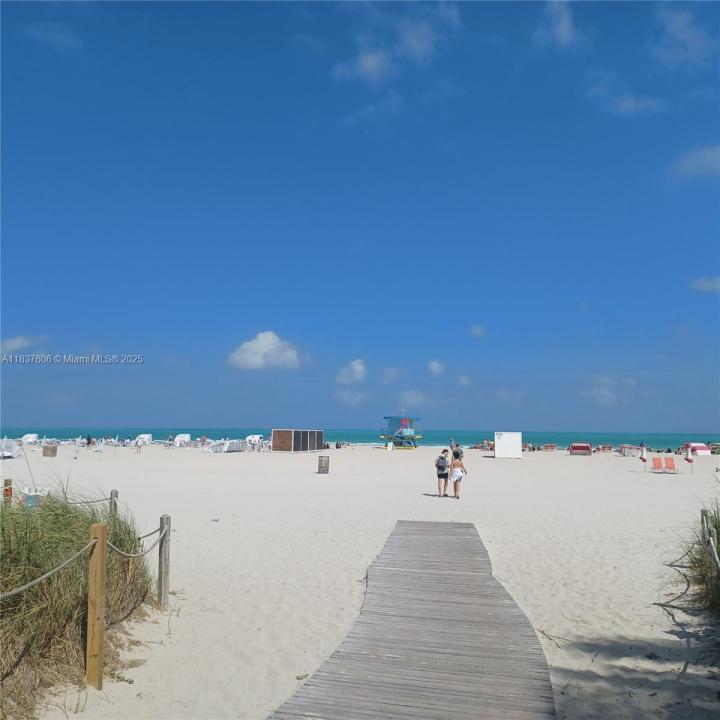 100 Lincoln Rd 1206, Miami Beach, Florida 33139, USA